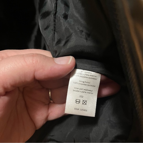 VENUS Black Quilted Vest with Zipper Closure and Hood - Picture 3 of 7